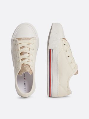 beige lace-up sneaker aus canvas mit glitzer-finish für mädchen - tommy hilfiger