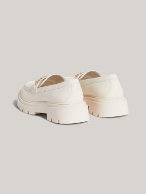 mocasines con cadena y monograma th blanco de niñas tommy hilfiger