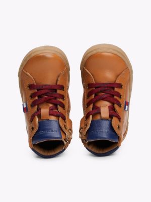 braun high-top sneaker aus leder für gender-inclusive kinder - tommy hilfiger