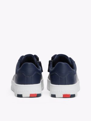 blau lace-up sneaker mit flag für gender-inclusive kinder - tommy hilfiger