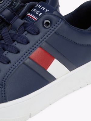 blau lace-up sneaker mit flag für gender-inclusive kinder - tommy hilfiger