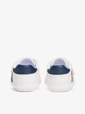 white flag contrast heel trainers for boys tommy hilfiger