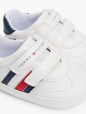 white flag contrast heel trainers for boys tommy hilfiger