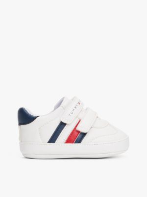 white sneaker mit kontrast-ferse und flag für jungen - tommy hilfiger