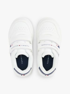 weiß sneaker mit flag und klettverschluss für gender-inclusive kinder - tommy hilfiger