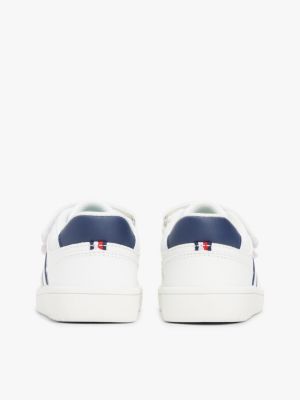 weiß sneaker mit flag und klettverschluss für gender-inclusive kinder - tommy hilfiger