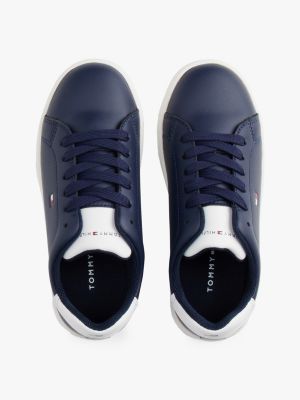 blau sneaker mit flag und color-pop für gender-inclusive kinder - tommy hilfiger