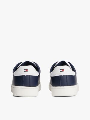 blau sneaker mit flag und color-pop für gender-inclusive kinder - tommy hilfiger