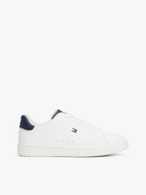 white sneaker met vlag en colour-pop voor kinderen gender inclusive - tommy hilfiger