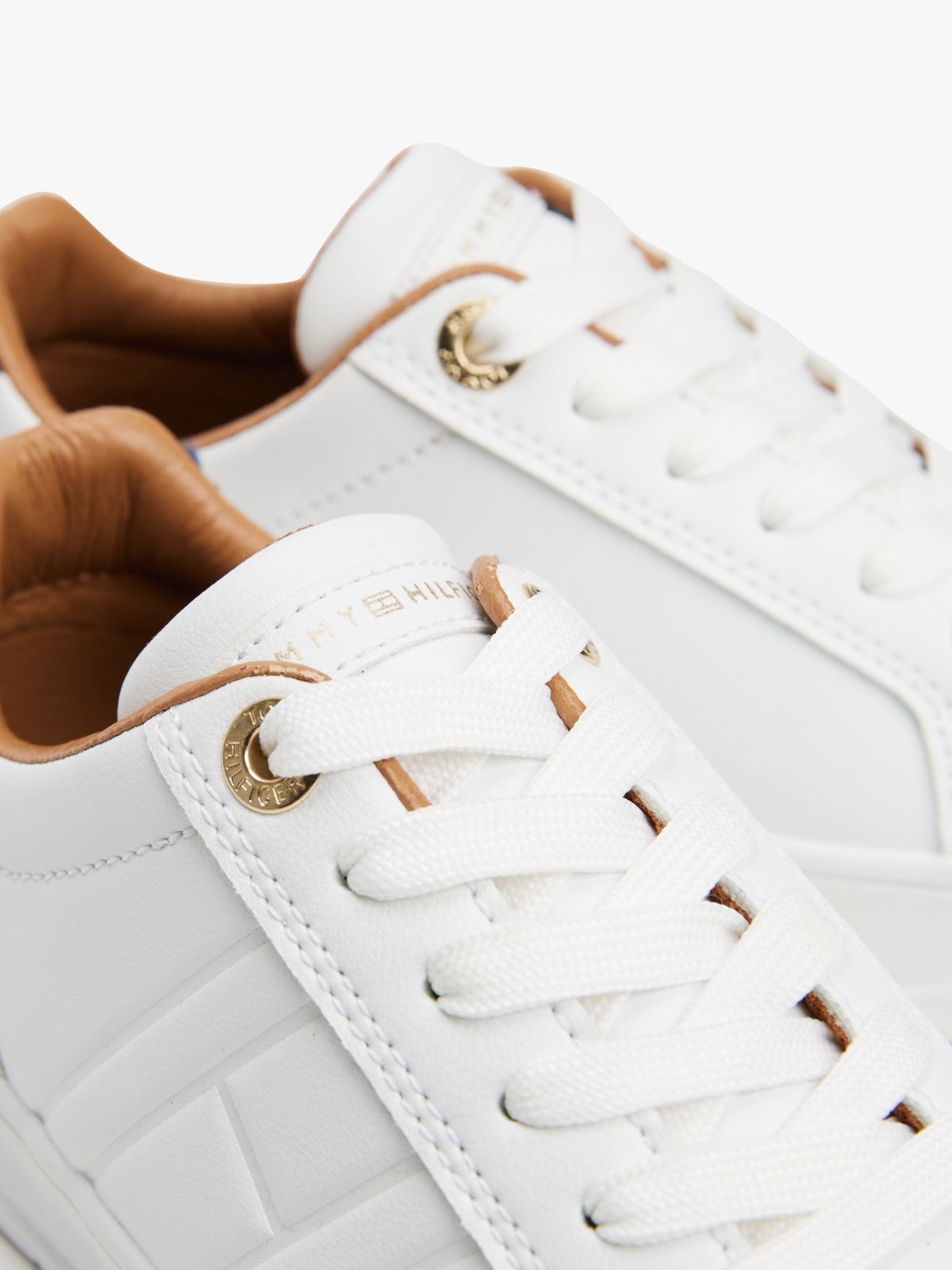 Fine Cleat Lace-Up Trainers — White