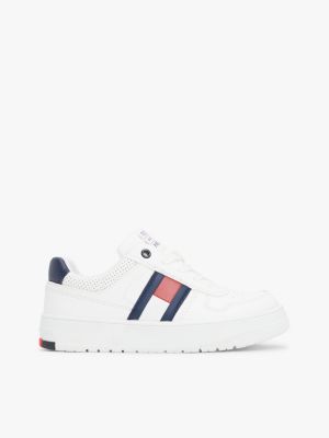 weiß sneaker mit flag und kontrast-detail an ferse für gender-inclusive kinder - tommy hilfiger