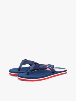 tongs à imprimé emblématique bleu pour enfants genre inclusif tommy hilfiger