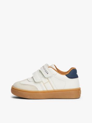 baskets à semelle contrastée et drapeau beige pour enfants genre inclusif tommy hilfiger