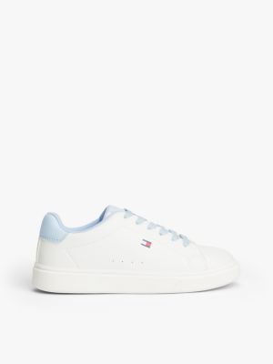 white sneaker mit kontrast-ferse und flag für gender-inclusive kinder - tommy hilfiger