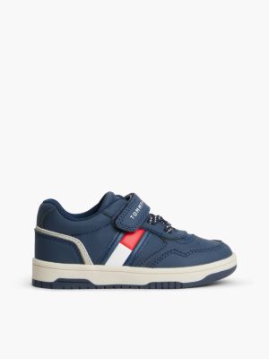 blue sneaker mit logo und gesprenkelte schnürsenkel für gender-inclusive kinder - tommy hilfiger