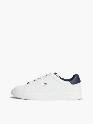 baskets à lacets et logo drapeau blanc pour enfants genre inclusif tommy hilfiger