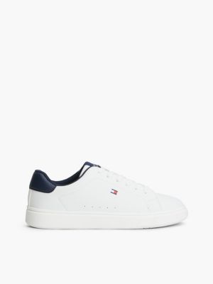 baskets à lacets et logo drapeau white pour enfants genre inclusif tommy hilfiger