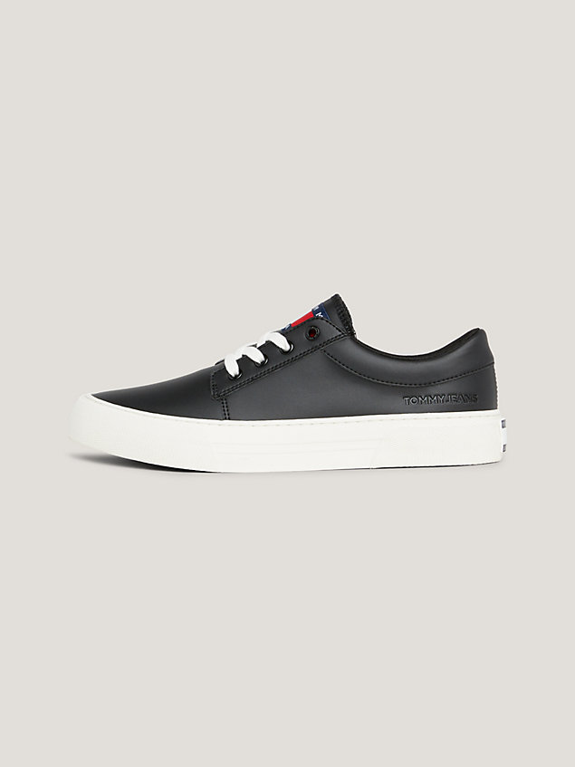 black essential skate trainers for men tommy jeans