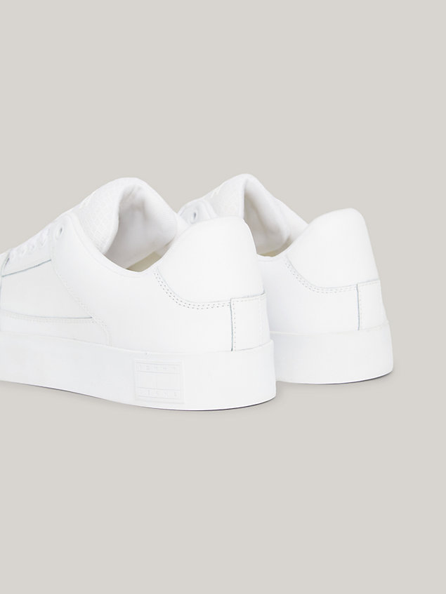 white essential cupsole-sneaker aus leder für herren - tommy jeans
