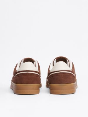 brązowy zamszowe buty sportowe greenwich dla mężczyźni - tommy jeans