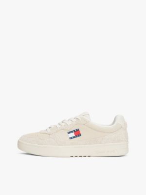 beige suède sneaker met cupsole voor heren - tommy jeans