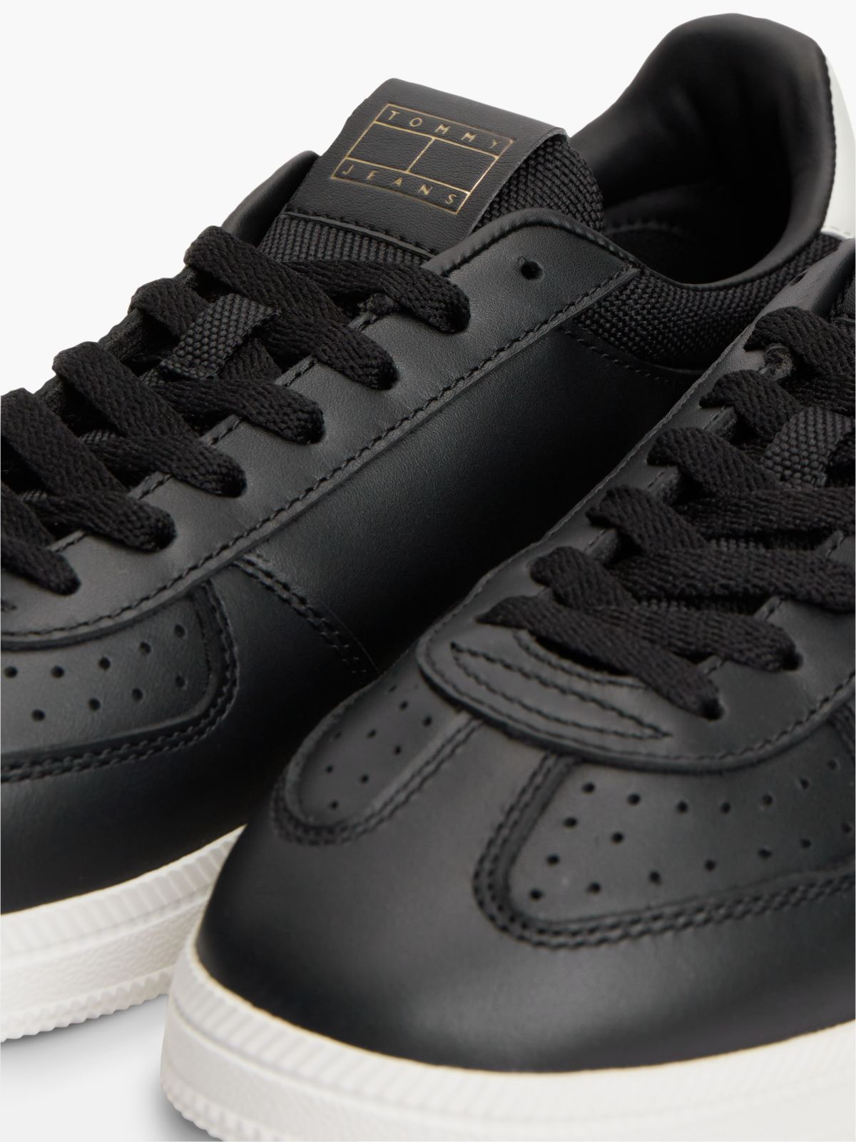 The Greenwich Logo Trainers With Leather — Black