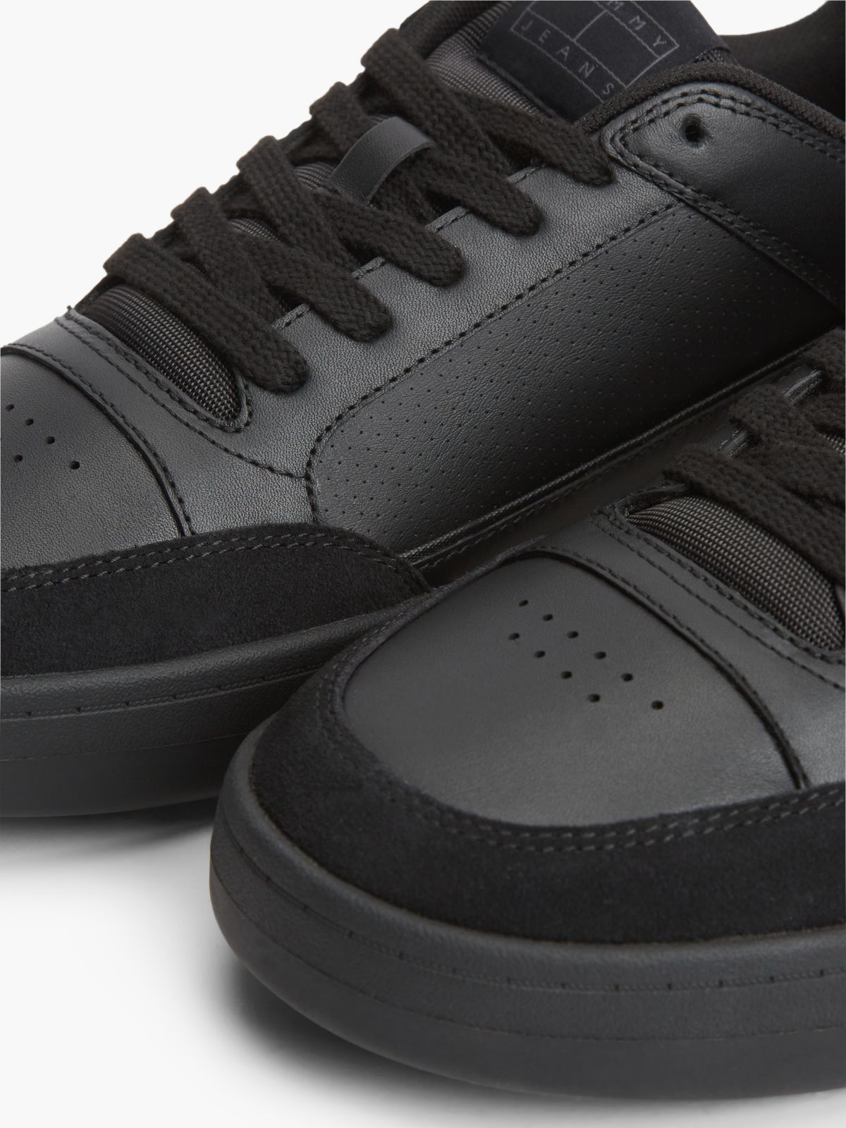 Leather Contrast Texture Basketball Trainers — Black