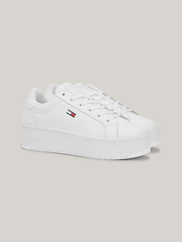 white essential flatform-sneaker aus leder für damen - tommy jeans
