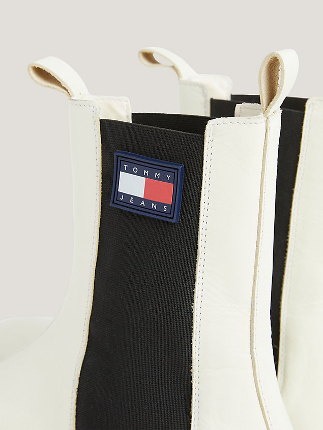 white urban rutschhemmender chelsea-boot aus leder für damen - tommy jeans