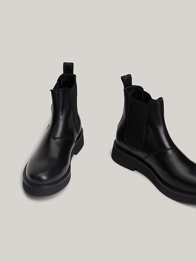 black chelsea-boot aus leder mit logo-tape für damen - tommy jeans