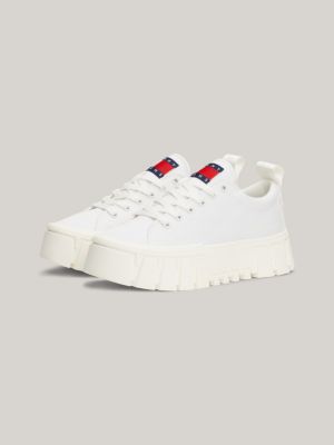white sneaker mit rutschhemmender flatform-sohle für damen - tommy jeans