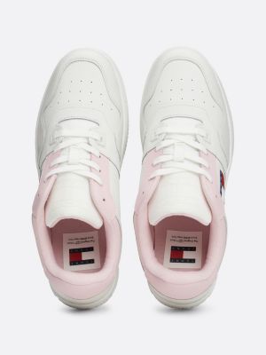 zapatillas de baloncesto de piel essential rosa de mujeres tommy jeans