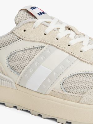 beige chunky rutschhemmender sneaker aus wildleder für damen - tommy jeans