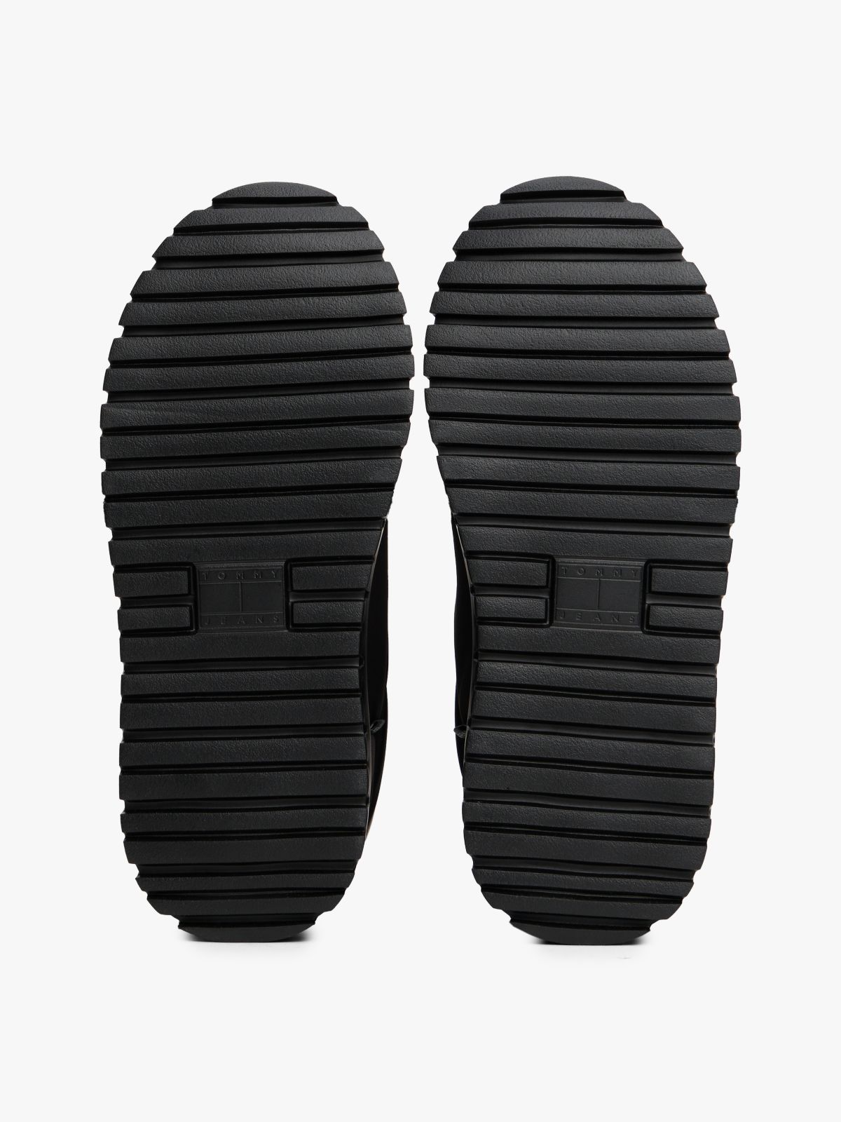 Warm Lined Cleat Snow Boots — Black