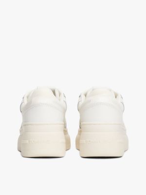 weiß retro-basketball-sneaker mit plateausohle und leder für damen - tommy jeans