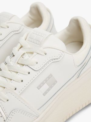 weiß retro-basketball-sneaker mit plateausohle und leder für damen - tommy jeans