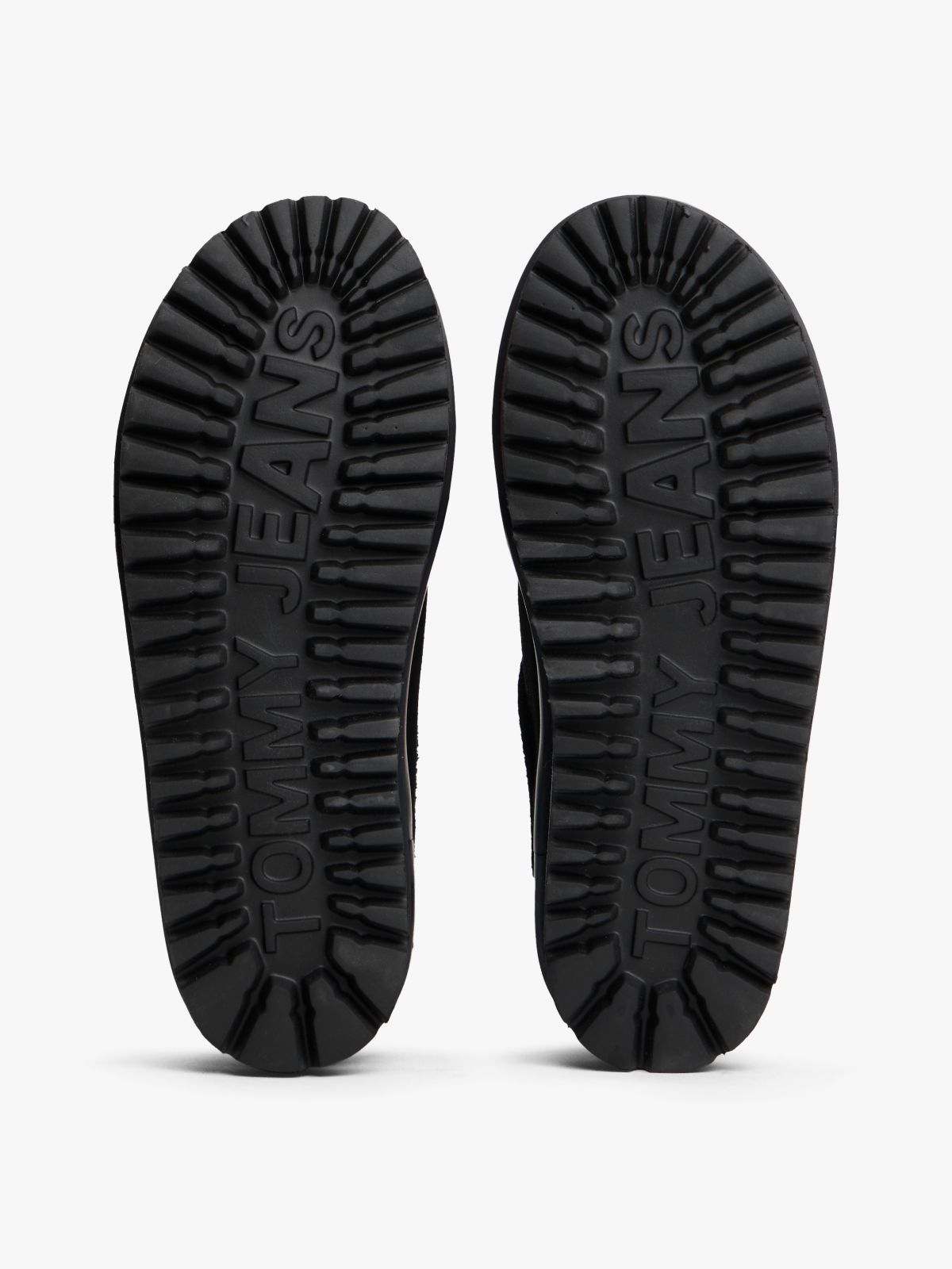 Suede Platform Cleat Warm Lined Snow Boots — Black