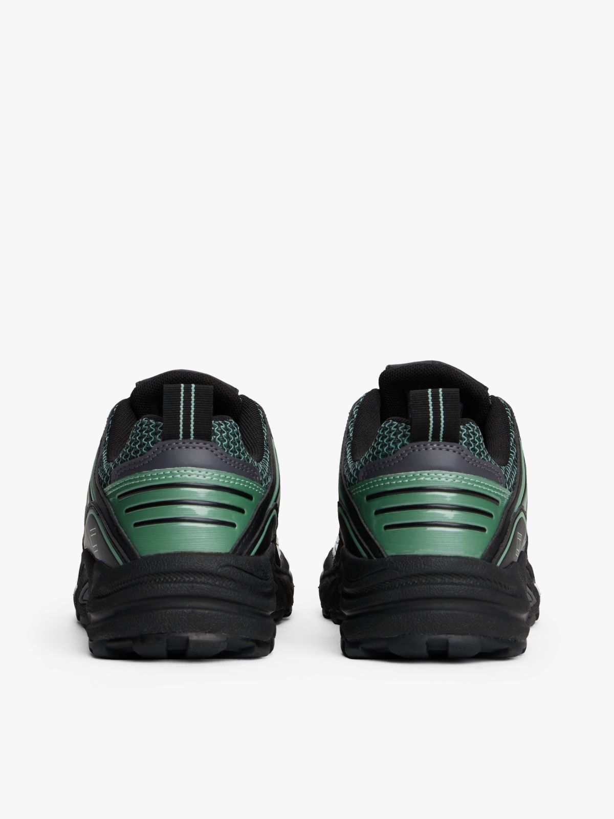 Archive Runner Cleat Trainers — Green