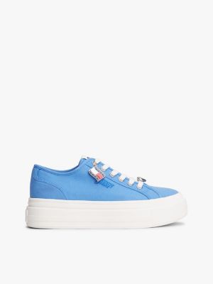 blue canvas-sneaker mit plateausohle und anhängern für damen - tommy jeans