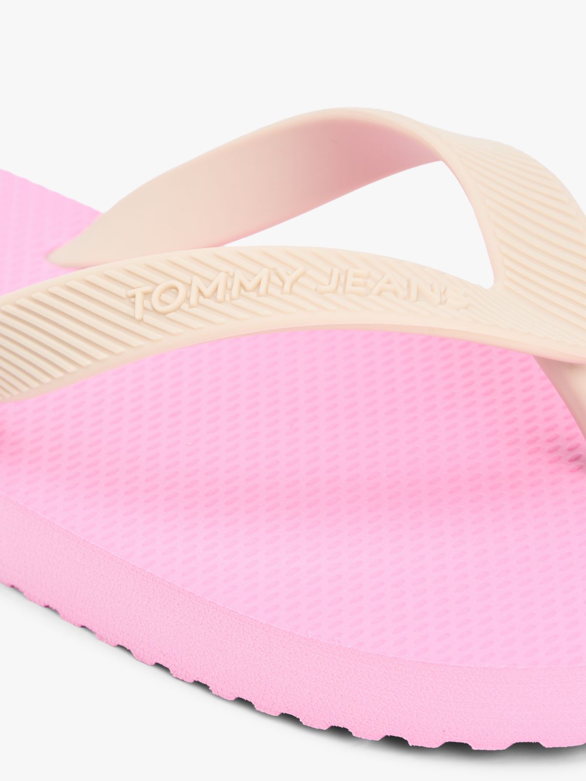 Fine Cleat Embossed Logo Flip-Flops — Pink