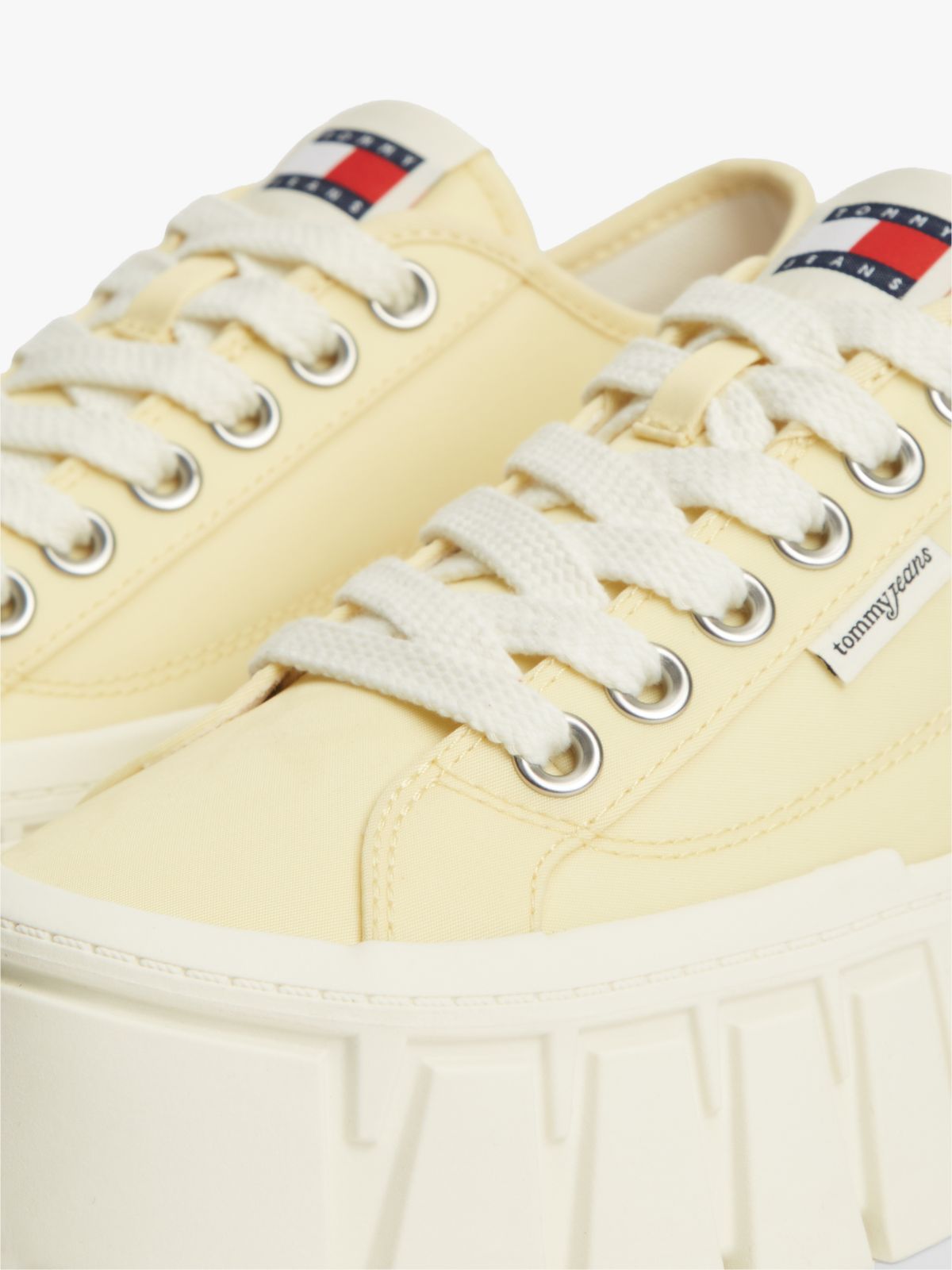 Logo Platform Trainers — Yellow