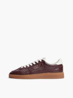 baskets the greenwich en cuir à motif crocodile marron pour femmes tommy jeans
