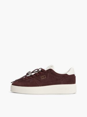 baskets the greenwich en daim à breloque logo marron pour femmes tommy jeans