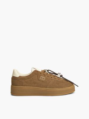 baskets the greenwich en daim à breloque logo brown pour femmes tommy jeans