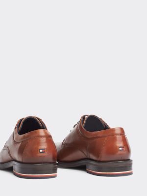 tommy brown shoes