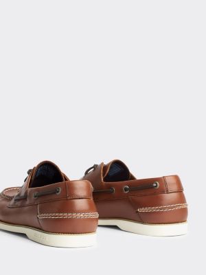 tommy boat shoes