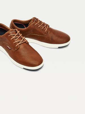 tommy brown shoes