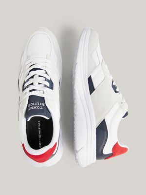 Tommy Hilfiger tiene estas zapatillas blancas de hombre por 75 €