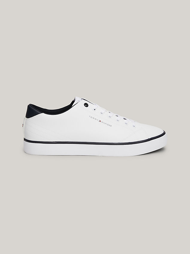 white essential sneaker met logo en contrasterende hiel voor heren - tommy hilfiger