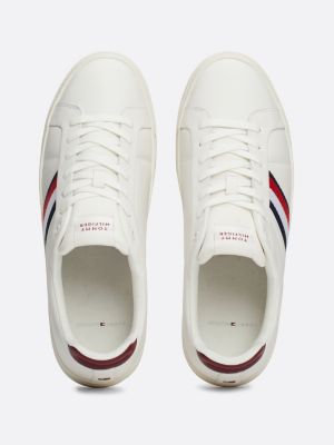 biały skórzane buty sportowe z sygnowaną taśmą dla mężczyźni - tommy hilfiger